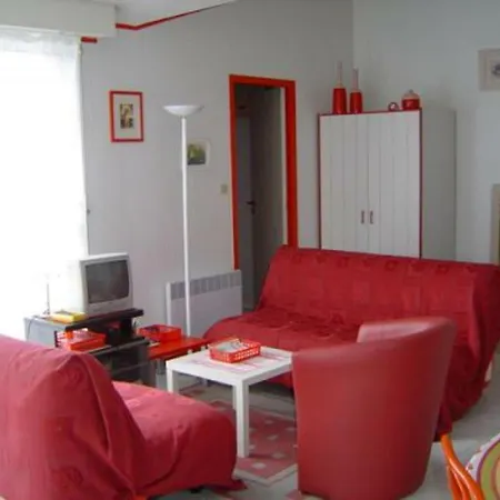 Holiday home Maison T3 Confortable Avec Jardin Clos, Veranda Equipee, Proche Plage, Commerces Et Activites - Fr-1-92-677
