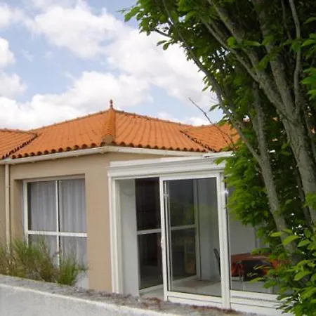 Holiday home Maison T3 Confortable Avec Jardin Clos, Veranda Equipee, Proche Plage, Commerces Et Activites - Fr-1-92-677