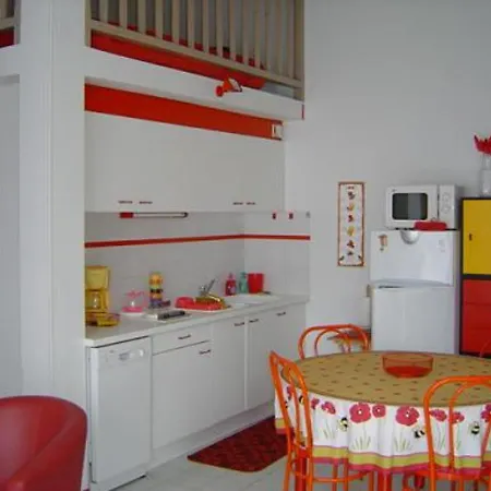 Holiday home Maison T3 Confortable Avec Jardin Clos, Veranda Equipee, Proche Plage, Commerces Et Activites - Fr-1-92-677 Saint-Jean-d'Orbetiers